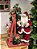 PAPAI NOEL COM ELFOS E ÁRVORE COM LUZES COM MOVIMENTOS SOM E LUZ 75CM - Imagem 1
