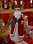 PAPAI NOEL EM RESINA VELUDO VERMELHO COM GUIRLANDA 29CM - PRÉ VENDA 2026 - Imagem 4