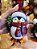CASAL DE PINGUINS COM CACHECOL EM RESINA 10,5CM - PRÉ VENDA 2026 - Imagem 4