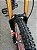 BICICLETA MTB FULL ARO (26) GIANT GLORY DOWNHILL 1X10V TAMANHO FREIO DISC HIDRÁULICO 15(P) COR PRATA/PRETA USADA - Imagem 10