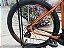 BICICLETA MTB ARO (29) OXS ALUMINIO 21 VELOCIDADES FREIO DISC MECÂNICO 19 (G) LARANJA/VINHO - Imagem 2