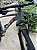 BICICLETA MTB ARO (29) OGGI BW 7.0 SHIMANO CUES 9V FREIO DISC HIDRÁULICO QUADRO 17(M) COR GRAFITE/VERMELHO/CINZA - Imagem 3