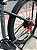 BICICLETA MTB ARO (29) OGGI BW 7.0 SHIMANO CUES 9V FREIO DISC HIDRÁULICO QUADRO 17(M) COR GRAFITE/VERMELHO/CINZA - Imagem 9