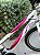 BICICLETA ARO (24) FEMININA CALOI CECI 18 VELOCIDADES FREIO V-BRAKE COM CESTA COR BRANCO/ROSA - Imagem 3