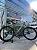BICICLETA MTB ARO (29) OGGI BW 7.0 SHIMANO CUES 9V FREIO DISC HIDRÁULICO TAMANHO 17 (M) COR GRAFITE/AZUL - Imagem 1