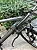 BICICLETA MTB ARO (29) OGGI BW 7.0 SHIMANO CUES 9V FREIO DISC HIDRÁULICO TAMANHO 17 (M) COR GRAFITE/AZUL - Imagem 7