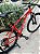 BICICLETA MTB ARO (29) OGGI HACKER HDS SHIMANO ESSA 8V FREIO DISC HIDRÁULICO QUADRO 19 (G) COR VERM/BCO/AZ - Imagem 3