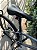 BICICLETA MTB ARO (29) OGGI HACKER HDS SHIMANO ESSA 8V FREIO DISC HIDRÁULICO QUADRO 17 (M) COR GRAF/AZ/PTO - Imagem 10