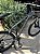 BICICLETA MTB ARO (29) OGGI HACKER HDS SHIMANO ESSA 8V FREIO DISC HIDRÁULICO QUADRO 17 (M) COR GRAF/AZ/PTO - Imagem 6