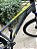 BICICLETA MTB ARO (29) OGGI HACKER HDS SHIMANO ESSA 8V FREIO DISC HIDRÁULICO QUADRO 15 (P) COR GRAF/AMAR/PTO - Imagem 4