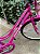 BICICLETA ARO (26) FEMININA COR ROSA FUCSIA S/MARCHA FREIO V-BRAKE ( A MÃO) MARCA MONARK BRISA - Imagem 4
