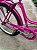 BICICLETA ARO (26) FEMININA COR ROSA FUCSIA S/MARCHA FREIO V-BRAKE ( A MÃO) MARCA MONARK BRISA - Imagem 2