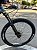 BICICLETA MTB ARO (29) OGGI BW 7.5 GX/XCR 12 VELOCIDADES FREIO DISC HIDRÁULICO QUADRO 17 (M) COR CINZA/PTO/AMA - Imagem 7