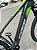 BICICLETA MTB ELETRICA ARO (29) OGGI 8.0 C/ACL 32KM SHIMANO ACERA 8V FREIO DISC HIDRÁULICO TAMANHO 15 (P) GRAFITE/VERDE - Imagem 5
