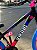 BICICLETA MTB FREERIDE ARO (26) VIKINGX TUFF-25 CAMBIO 21 VELOCIDADES FREIO DISC MECÂNICO COR PRETO/ROSA/AZUL - Imagem 6