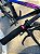 BICICLETA MTB ARO (29) CARBON AUGE 555 9 12V SHIMANO DEORE FREIO A DISC HIDRÁULICO TAMANHO 17 (M) PRETO/AZUL/ROSA - Imagem 11