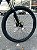 BICICLETA MTB ARO (29) OGGI FLOAT 5.0 SHIMANO ESSA 8 VELOCIDADES FREIO DISC HIDRÁULICO TAMANHO 15 (P) COR  GRAF/PTO/NEON - Imagem 8