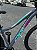 BICICLETA MTB ARO (29) OGGI FLOAT 5.0 SHIMANO ESSA 8 VELOCIDADES FREIO DISC HIDRÁULICO TAMANHO 15 (P) COR GRAF/ROSA/AZUL - Imagem 2