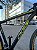 BICICLETA MTB ARO (29) OGGI HACKER SPORT 21VELOCIDADES (3X7) FREIO DISC MECÂNICO QUADRO 17 (M) COR PRETO/AMARELO (USADA) - Imagem 2