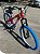 BICICLETA MTB FREERIDE ARO (26) VIKINGX TUFF-25 CAMBIO 8 VELOCIDADES FREIO DISC HIDRAULICO COR VERMELHO/AZUL/AMARELO - Imagem 8
