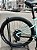 BICICLETA MTB ARO (29) CALOI EXPLORER SPORT SHIMANO CUES 9V FREIO DISC HIDRÁULICO QUADRO 19 (G) COR MENTA - Imagem 7