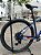 BICICLETA MTB ARO (29) OGGI BW 7.0 SHIMANO CUES 9 VELOCIDADES FREIO DISC HIDRÁULICO TAMANHO 17 (M) AZUL/VERMELHO - Imagem 2