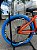 BICICLETA MTB FREERIDE ARO (26) ABSOLUTE BRUTUS KIT SINGLE (S/MARCHA) FREIO DISC HIDRÁULICO MT200 COR LARANJA/AZUL - Imagem 2