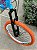 BICICLETA MTB FREERIDE ARO (26) VIKINGX TUFF-25 CAMBIO 7 VELOCIDADES (1X7) FREIO DISC MECÂNICO COR AZUL/LARANJA/BRANCO - Imagem 5