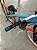 BICICLETA MTB FREERIDE ARO (26) VIKINGX TUFF-25 CAMBIO 7 VELOCIDADES (1X7) FREIO DISC MECÂNICO COR AZUL/LARANJA/BRANCO - Imagem 7