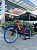 BICICLETA MTB FREERIDE ARO (26) VIKINGX TUFF-25 CAMBIO 8 VELOCIDADES FREIO DISC HIDRAULICO COR VERMELHO/AZUL/BRANCO - Imagem 2