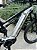 BICICLETA MTB FULL ELÉTRICA ARO (29) OGGI RAZZO T-130 CUES 11 VELO FREIO DISC HIDRAULICO TAMANHO 17 (M) COR PRATA/PRETO - Imagem 10