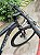 BICICLETA MTB ARO (29) CALOI 21 VELOCIDADES (3X7) FREIO DISC MECÂNICO TAMANHO 17 (M) COR GRAFITE/BRANCO/VERDE (USADA) - Imagem 6