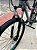 BICICLETA MTB ARO (29) OGGI FLOAT 5.0 SHIMANO TOURNEY 24V FREIO DISC HIDRÁULICO TAMANHO15 (P) COR GFT/ROSA/AZUL (USADA) - Imagem 10