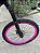 BICICLETA MTB FREERIDE ARO (26) VIKINGX TUFF X-25 CAMBIO 7VELOCIDADES (1X7) FREIO DISCO MECÂNICO COR PRETO/ROSA - Imagem 7