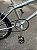 BICICLETA ARO (20) MASCULINA FREESTYLE SEM MARCHA FREIOS V-BRAKE COR CROMADA (USADA) - Imagem 3