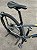 BICICLETA MTB ARO (29) OGGI HACKER HDS SHIMANO ESSA 8V FREIO DISC HIDRÁULICO TAMANHO 15 (P) COR GRAF/AMAR/PTO - Imagem 5