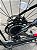 BICICLETA MTB ARO (29) OGGI 7.0 SHIMANO CUES 9 VELOCIDADES FREIO DISC HIDRÁULICO TAMANHO 15 (P) PRETO/VERMELHO - Imagem 3