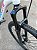 BICICLETA MTB ARO (29) ABSOLUTE HERA 21 VELOCIDADES FREIO A DISCO MECÂNICO TAMANHO 15 (P) COR BRANCO/ROSA/AZUL - Imagem 9