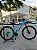 BICICLETA MTB ARO (29) ABSOLUTE HERA 21 VELOCIDADES FREIO A DISCO MECÂNICO TAMANHO 15 (P) COR AZUL/ROSA/VERDE AQUA - Imagem 1