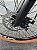 BICICLETA MTB FREERIDE ARO (26) VIKINGX TUFF-25 KIT 7 VELOCIDADES (1X7) FREIO A DISCO MECÂNICO COR ROXO/LARANJA - Imagem 9