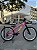 BICICLETA MTB FREERIDE ARO (26) VIKINGX TUFF-25 KIT 7 VELOCIDADES FREIO A DISCO MECÂNICO COR ROSA/ROXO/AMARELO - Imagem 11