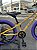 BICICLETA ARO (20) MTB COLLI GRAUZINHA 7 VELOCIDADES (1X7) FREIO A DISCO MECÂNICO COR AMARELO PNEU ROXO - Imagem 3