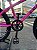 BICICLETA ARO (24) MTB FEMININA COLLI AIRON 7 VELOCIDADES (1X7) FREIO A DISCO MECÂNICO COR ROSA NEON - Imagem 4