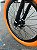 BICICLETA ARO (20) MTB COLLI GRAUZINHA 7 VELOCIDADES (1X7) FREIO A DISCO MECÂNICO COR LARANJA NEON PNEU LARANJA - Imagem 10