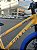 BICICLETA ARO (20) MTB COLLI GRAUZINHA 7 VELOCIDADES (1X7) FREIO A DISCO MECÂNICO COR AMARELO PNEU AZUL - Imagem 5