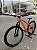 BICICLETA MTB ARO (29) VELOOH ESCALADE 7 VELOCIDADES (1X7) FREIO A DISCO MECÂNICO TAMANHO 15 (P) COR LARANJA NEON - Imagem 10