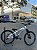 BICICLETA MTB FREERIDE ARO (26) VIKINGX TUFF-44 KIT 7 VELOCIDADES (1X7) FREIO A DISCO MECÂNICO COR BRANCO/AZUL - Imagem 1