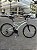 BICICLETA MTB ARO (26) CALOI ANDES KIT 21 VELOCIDADES FREIO V-BRAKE COR CINZA/VERDE - Imagem 1