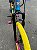 BICICLETA MTB FREERIDE ARO (26) VIKINGX TUFF-25 CAMBIO 7 VELOCIDADES (1x7) FREIO DISC MECÂNICO COR AZUL/ROSA/AMARELO - Imagem 9