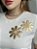 T-SHIRT FLORES NO OMBRO C/APLICAÇÃO - BEGE NATURAL - Imagem 2